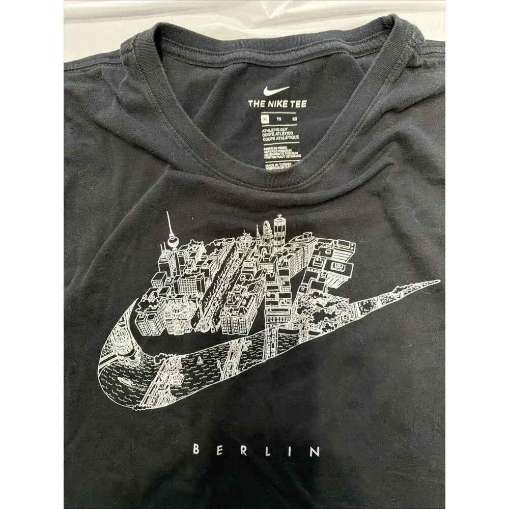 Nike The Nike Tee Berlin Black Graphic Logo Men's Cotton Crew Neck T-Shirt XL